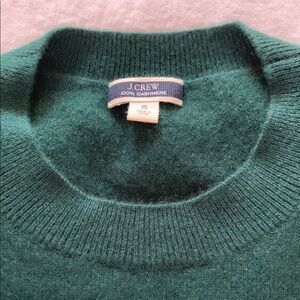 J. Crew Cashmere, hunter green Crewneck Sweater. Smoke and fragrance free home